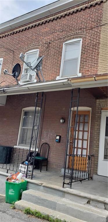 335 E Howe St, Allentown, PA 18109 - photo 2