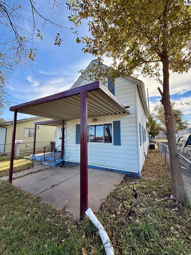 313 W 1st St, Newton, KS 67114 - photo 2