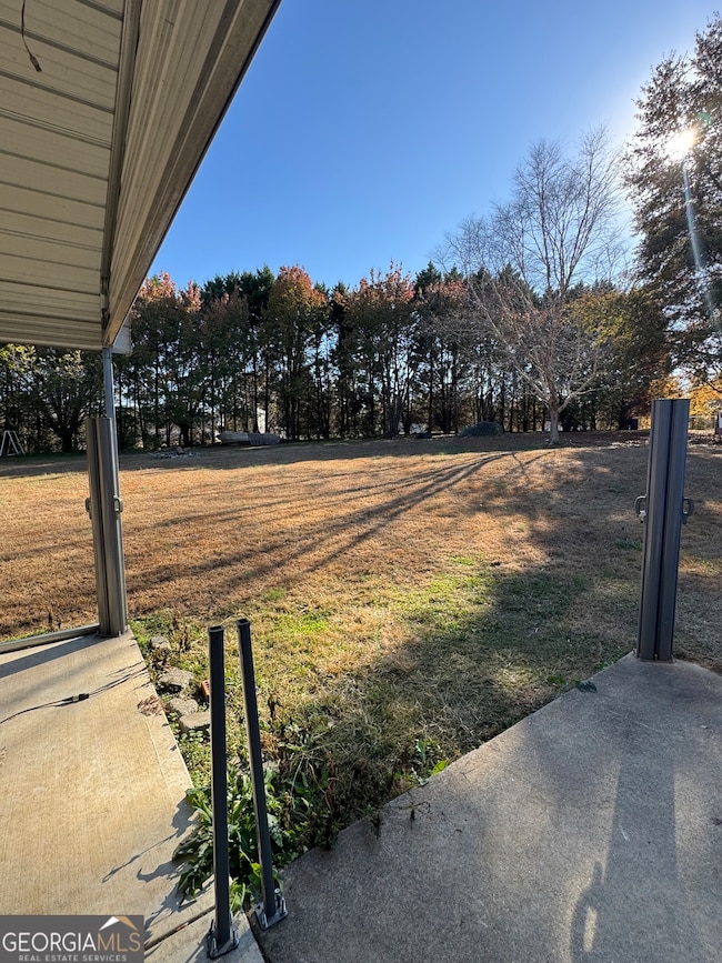 2036 Ross Ln, Locust Grove, GA 30248 - photo 2