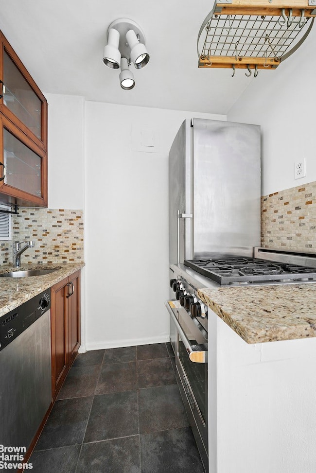 The Eastmore unit 1U, New York, NY 10021 - photo 5