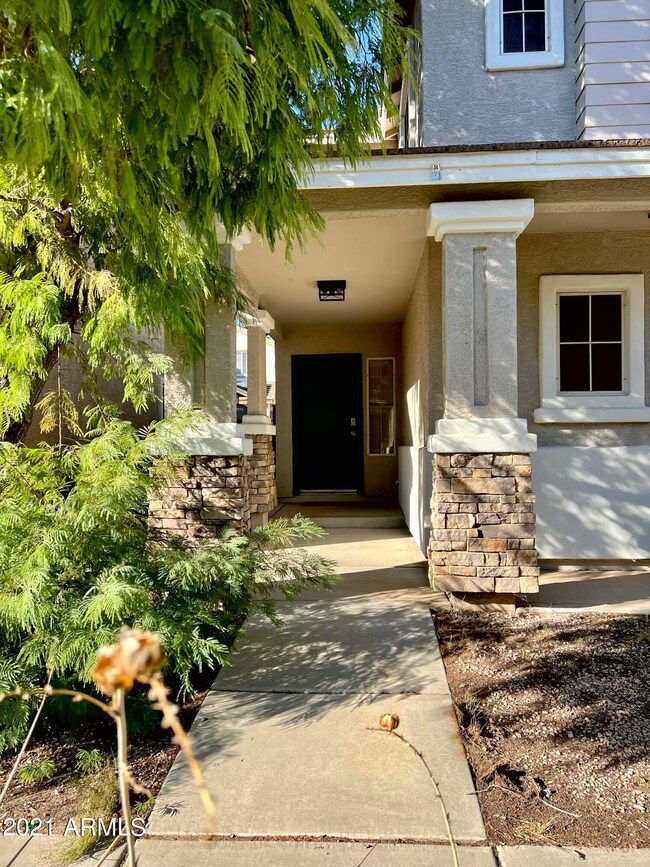 LAKEVIEW ENTERANCE