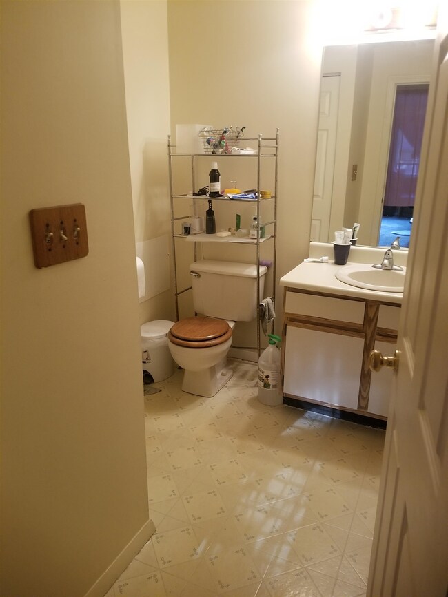 19 Blackstone Dr unit 21, Nashua, NH 03063 - photo 6