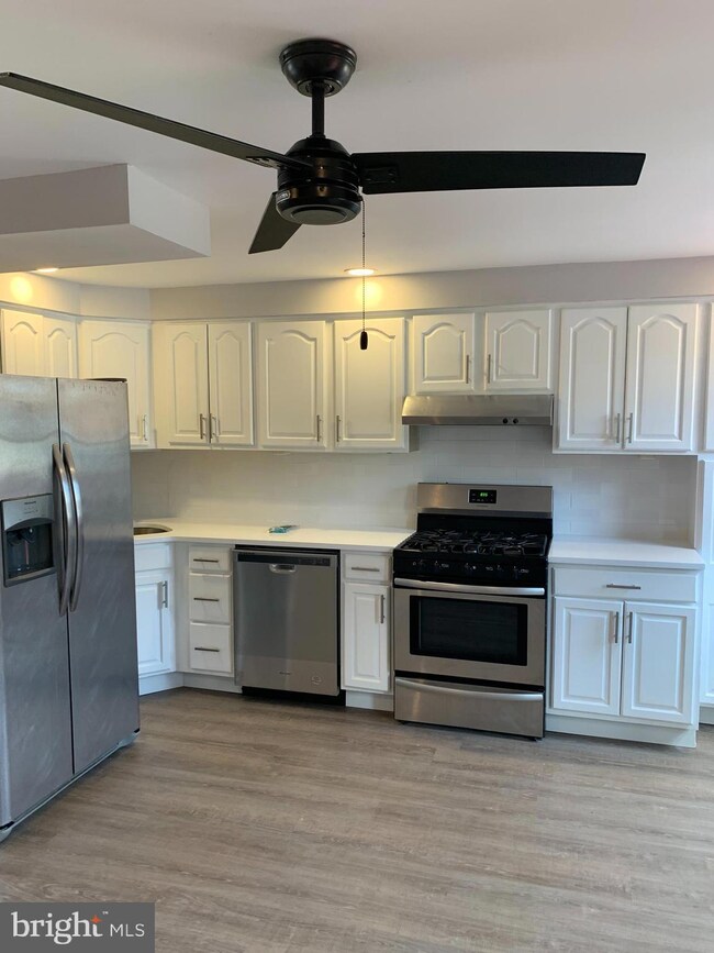 1131 Oakwood Dr, Glenolden, PA 19036 - photo 5