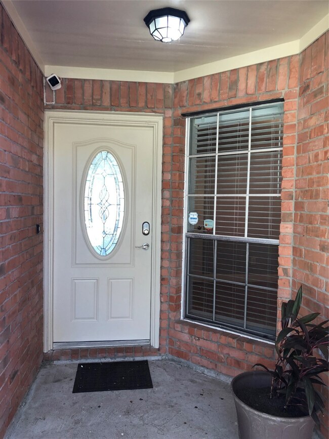 3109 Quail Run Dr, Alvin, TX 77511 - photo 2