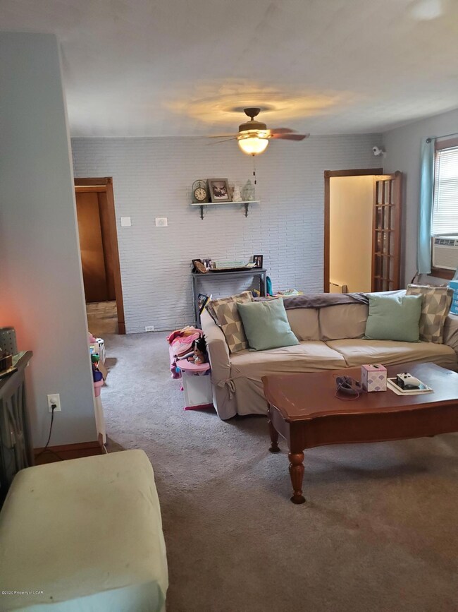 127 W Noble St, Nanticoke, PA 18634 - photo 4