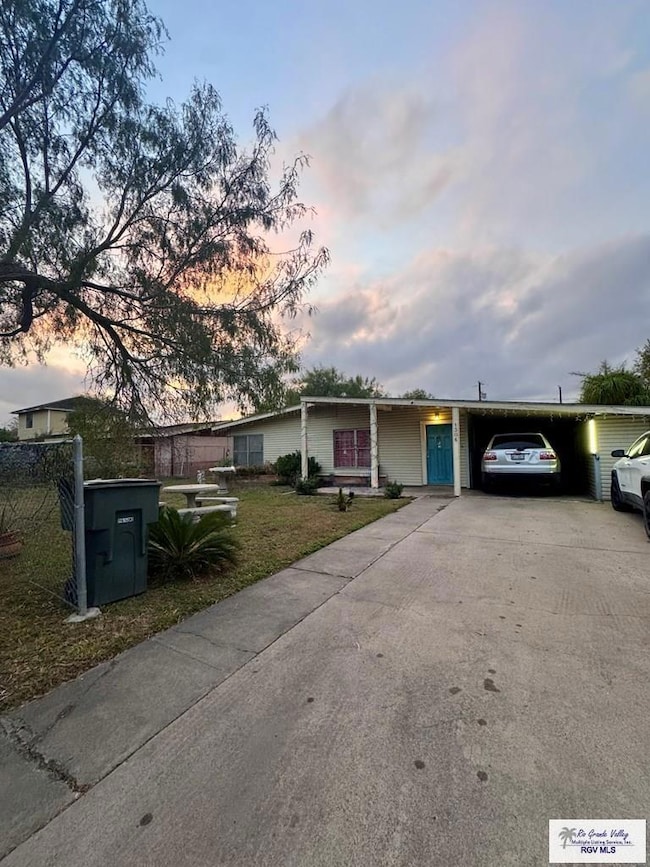 1306 S B St, Harlingen, TX 78550 - photo 2