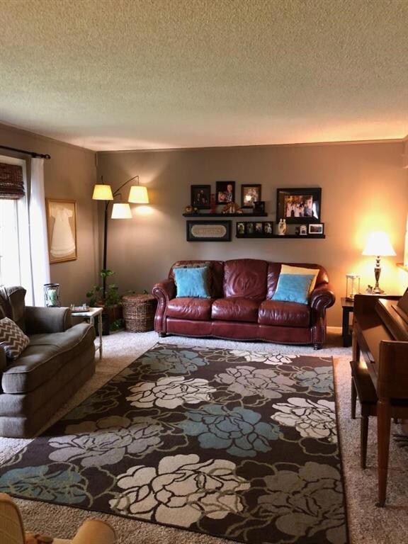 912 Park Ln, Pella, IA 50219 - photo 2