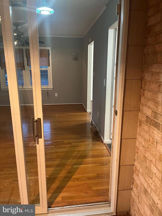 9817 Worrell Ave, Glenn Dale, MD 20769 - photo 4