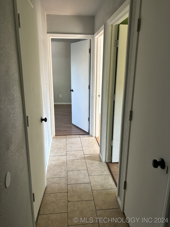 591 W 149th St S, Glenpool, OK 74033 - photo 4