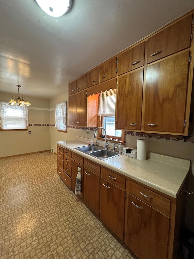 917 N Mckenzie St, Luverne, MN 56156 - photo 4