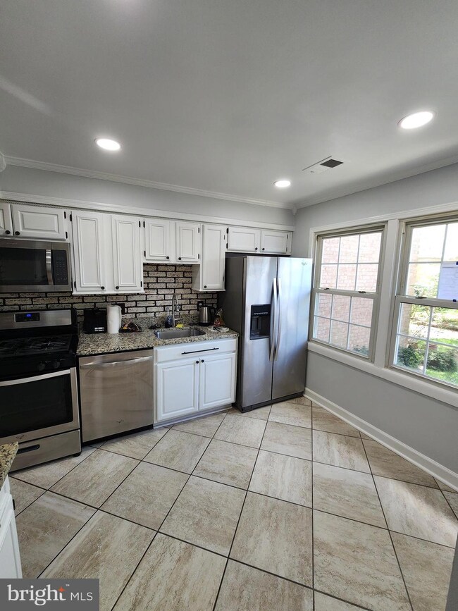 1955 Mayflower Dr, Woodbridge, VA 22192 - photo 4