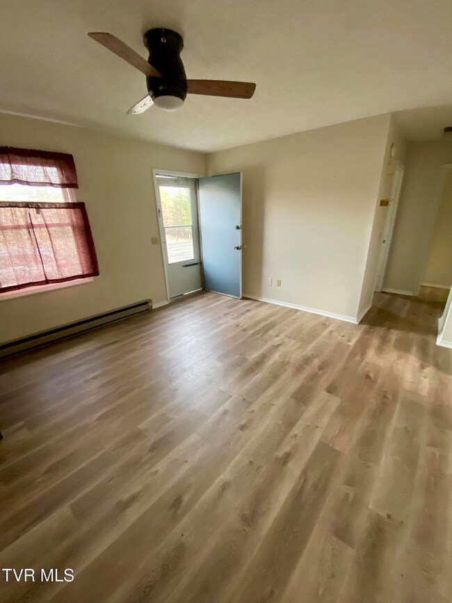 4204 Carroll Creek Rd, Johnson City, TN 37615 - photo 5