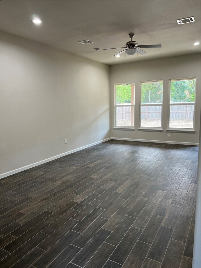 967 Lucky St, Houston, TX 77088 - photo 6