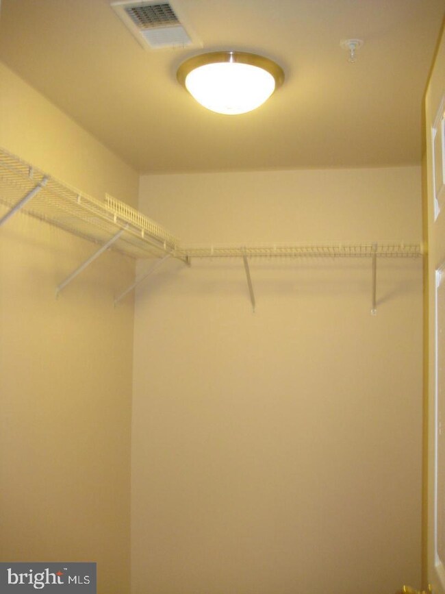 1025 Gardenview Loop unit 101, Woodbridge, VA 22191 - photo 5