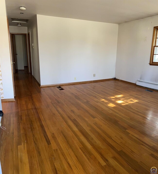 2936 SW Wayne Ave, Topeka, KS 66611 - photo 2