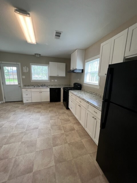 1510 W Dumble St, Alvin, TX 77511 - photo 6