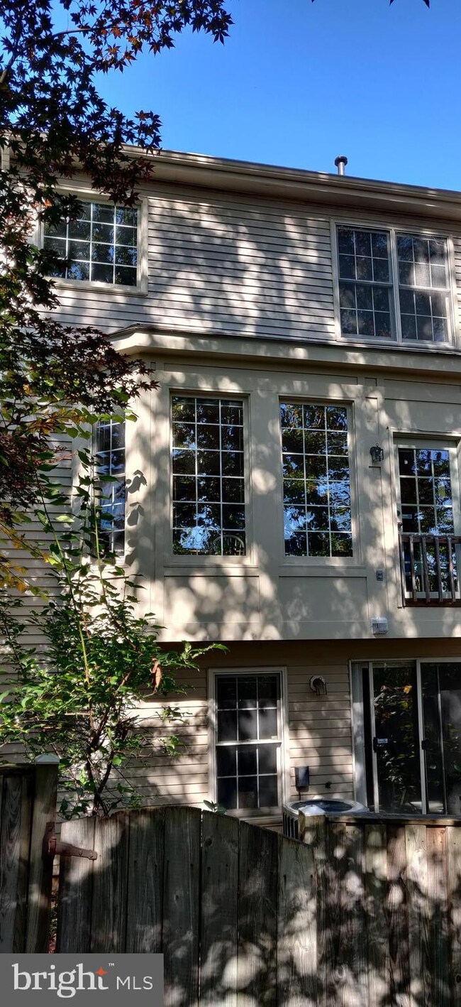 3119 Sutherland Hill Ct, Fairfax, VA 22031 - photo 4