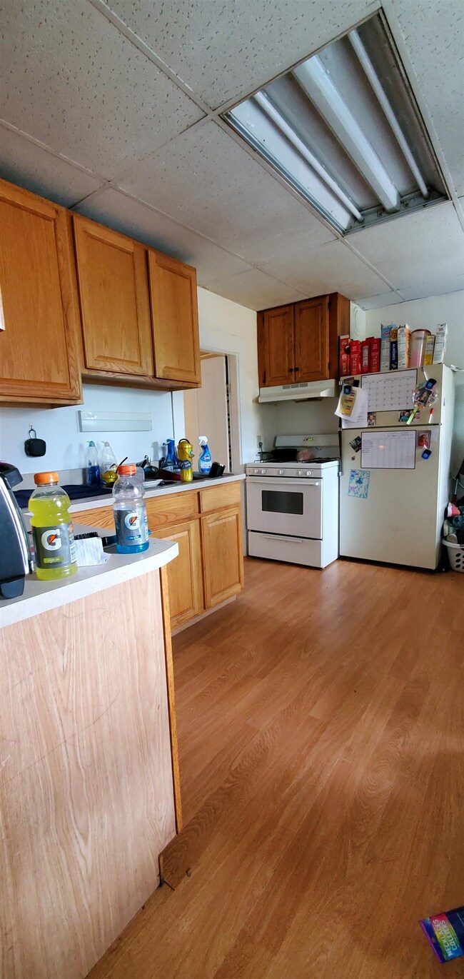 21 Spruce St, Saint Johnsbury, VT 05819 - photo 2