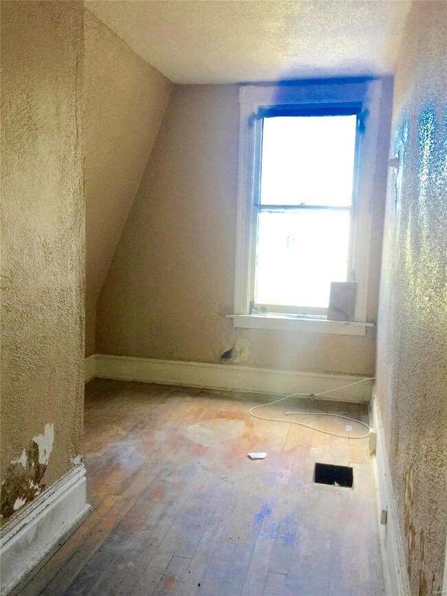 4964 Margaretta Ave, Saint Louis, MO 63115 - photo 6