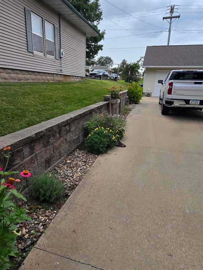 206 W Maple St, West Union, IA 52175 - photo 3