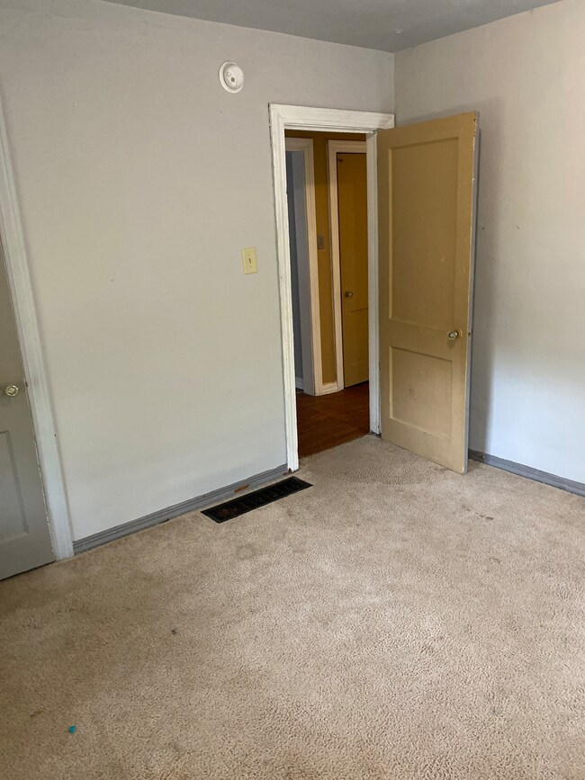 1608 W 16th St, Anderson, IN 46016 - photo 7