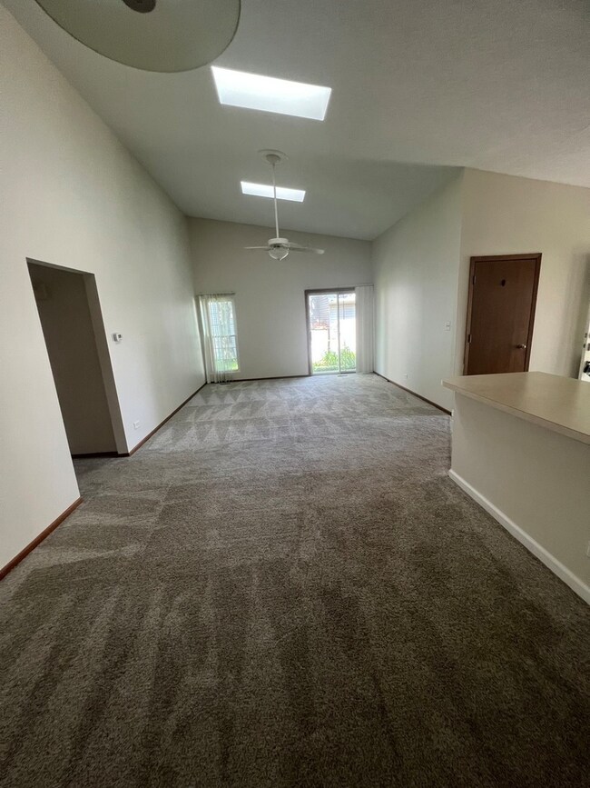 1927 Appaloosa Dr unit 7, Naperville, IL 60565 - photo 4