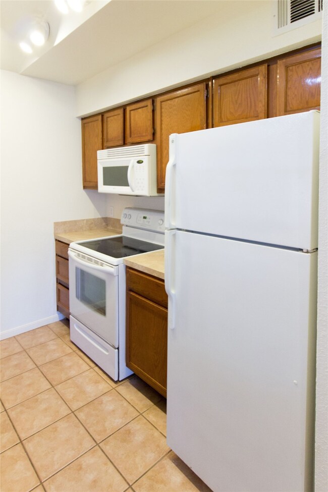 2121 El Paseo St unit 1706, Houston, TX 77054 - photo 5