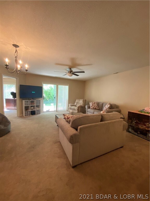 Very spacious living room