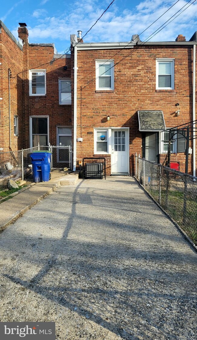 3711 Colborne Rd, Baltimore, MD 21229 - photo 2