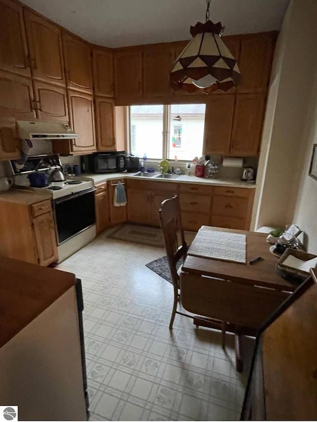 708 S Fancher St, Mount Pleasant, MI 48858 - photo 7