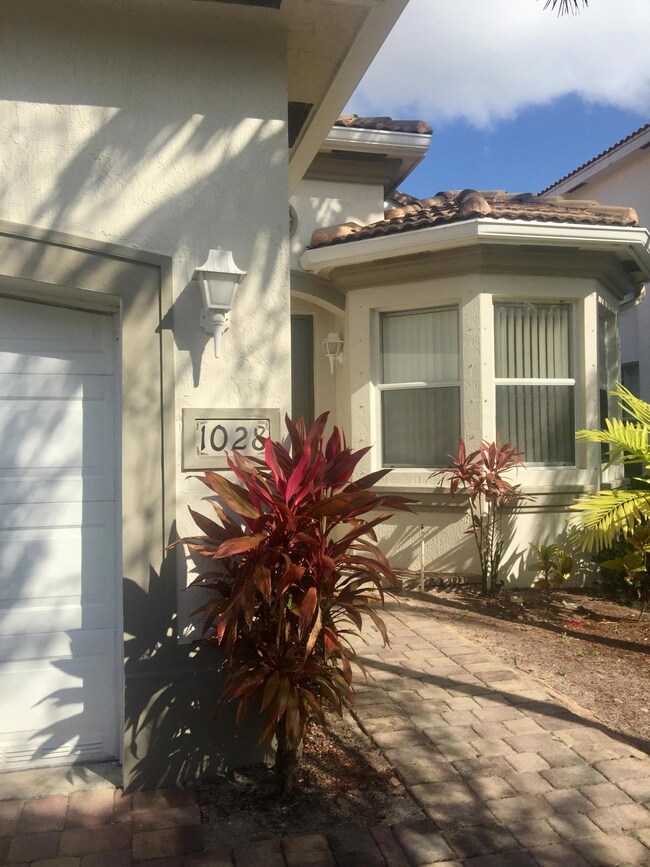 1028 Center Stone Ln, Riviera Beach, FL 33404 - photo 3