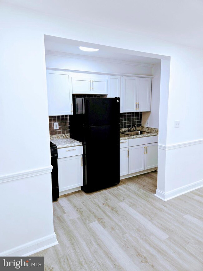 2925 Edgecombe Cir N, Baltimore, MD 21215 - photo 4