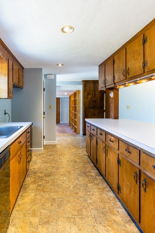 81 Cocasset St, Foxboro, MA 02035 - photo 4