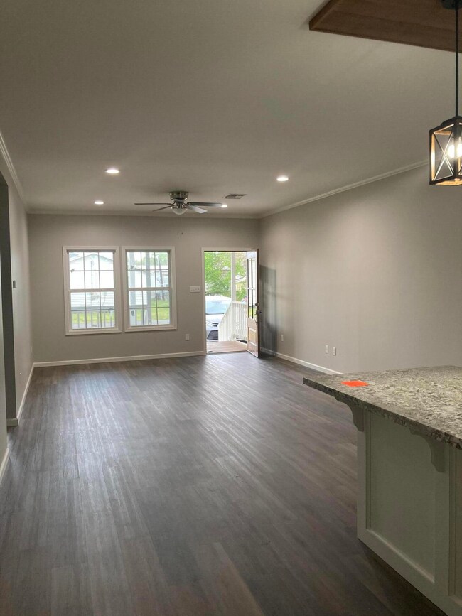 402 E 16th St - Living Area