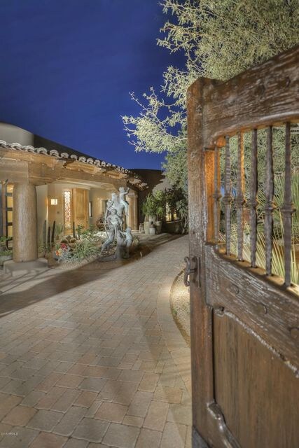 006_Courtyard Entry