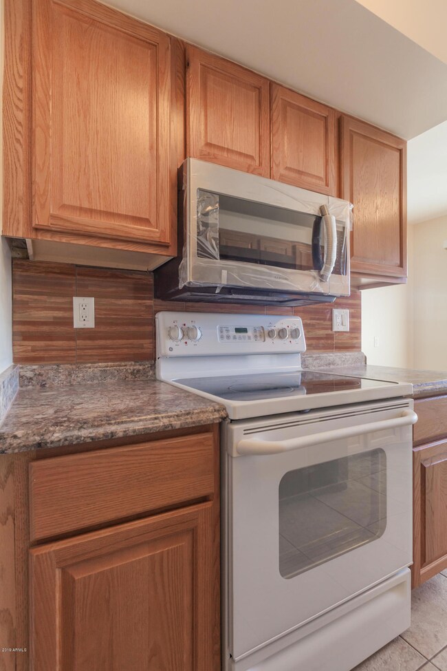 18213 N 99th Dr, Sun City, AZ 85373 - photo 5