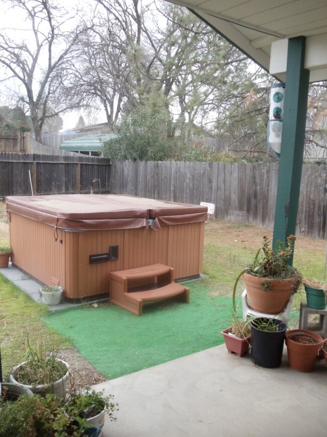 2137 Jessica Way, Redding, CA 96002 - photo 4