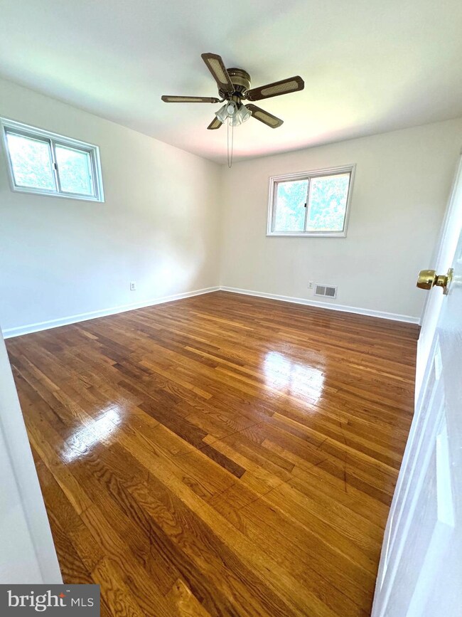 14012 London Ln, Rockville, MD 20853 - photo 5
