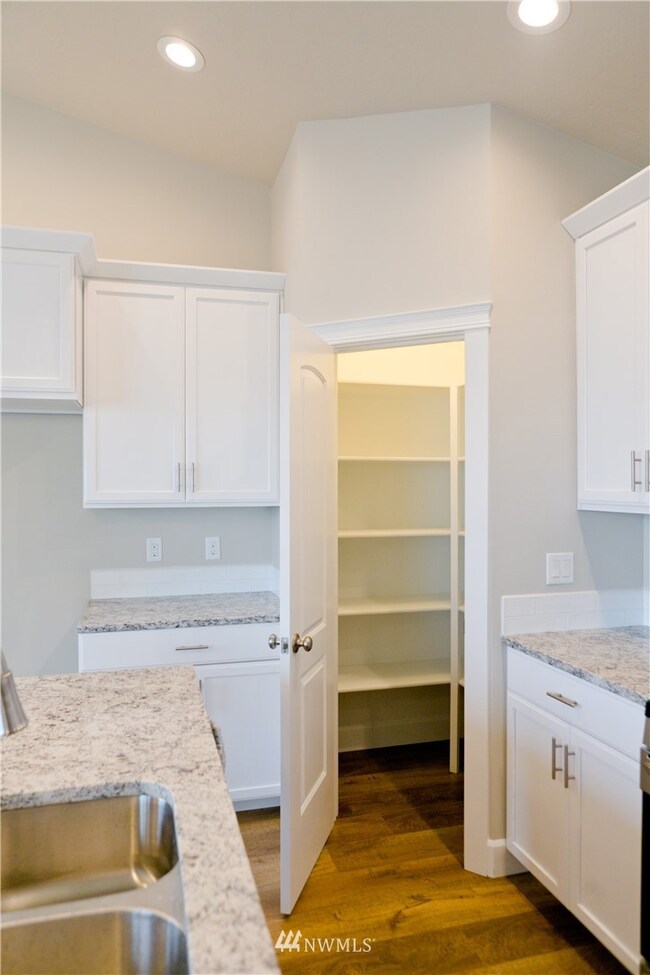 1330 E Mt Adams St, Othello, WA 99344 - photo 7