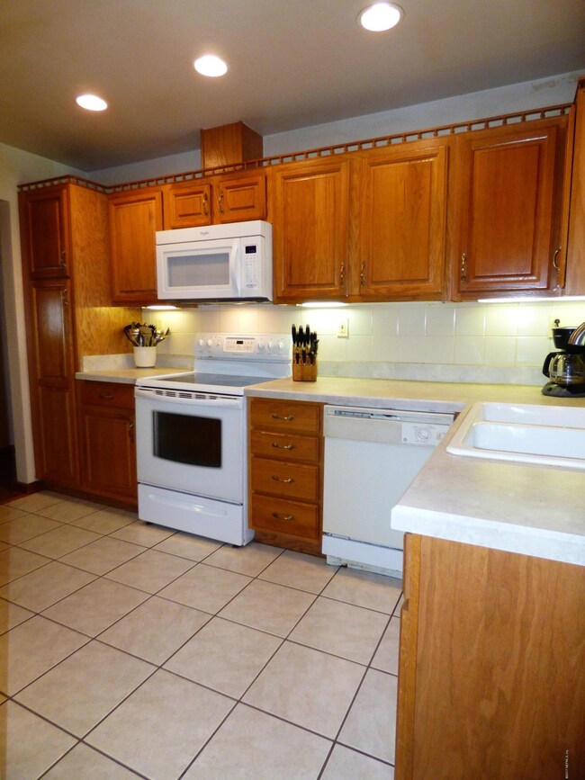 6227 Graves St, Jacksonville, FL 32210 - photo 2