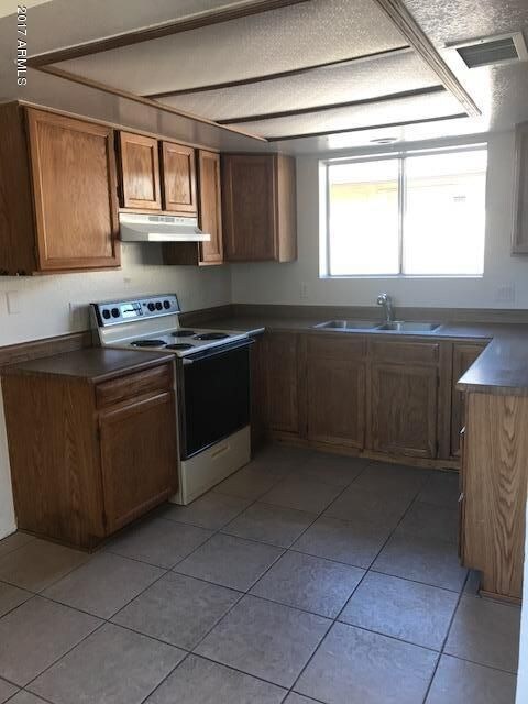 741 KITCHEN 1