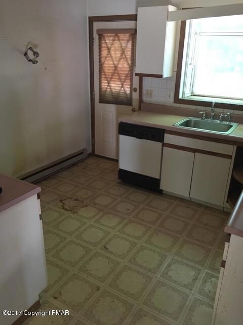 8552 Bumble Bee Way, Tobyhanna, PA 18466 - photo 6