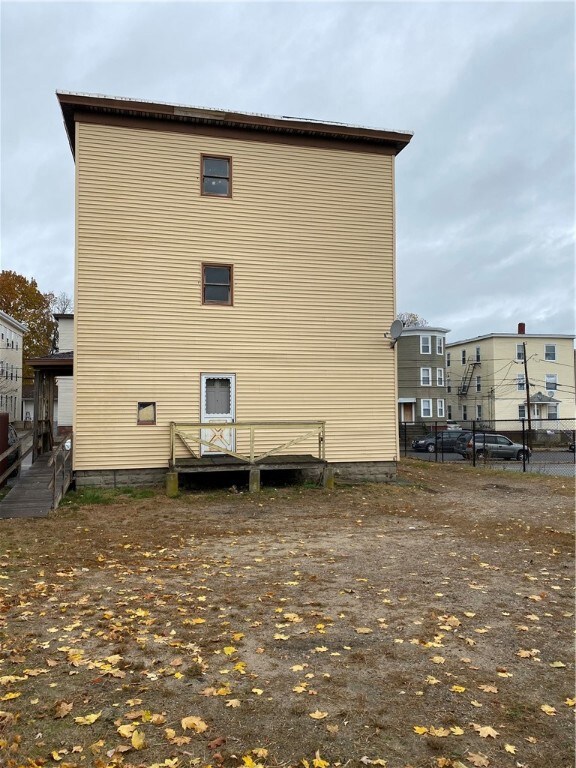 22 Darling St, Central Falls, RI 02863 - photo 4