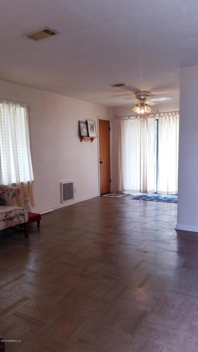 6807 Blanco Ct, Jacksonville, FL 32210 - photo 5