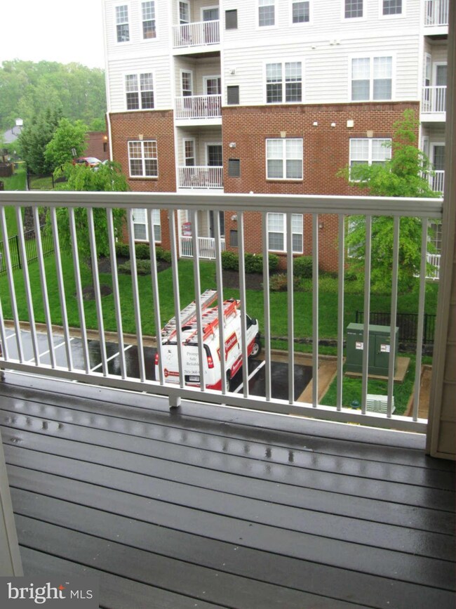 9724 Holmes Place unit 306, Manassas Park, VA 20111 - photo 5