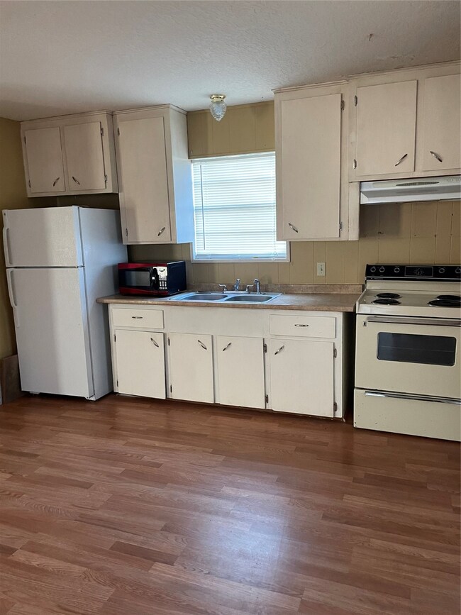 1391 County Road 668 unit 2, Alvin, TX 77511 - photo 7