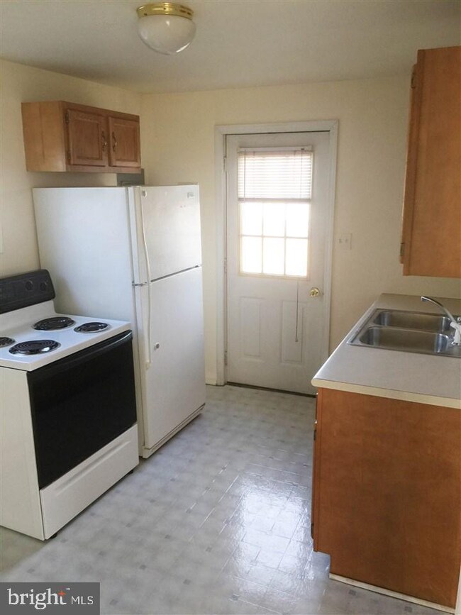 6 W Main St unit 3rd Floor, Hummelstown, PA 17036 - photo 3