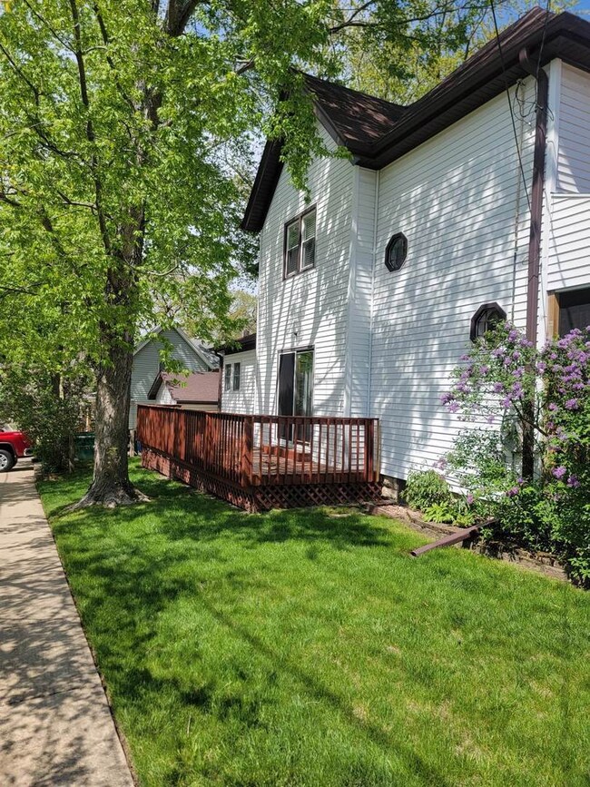 321 W 6th St, Dixon, IL 61021 - photo 2