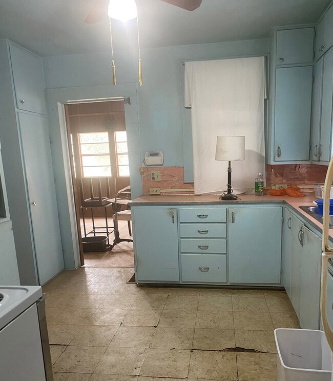 309 W Walch Ave, Fredericksburg, TX 78624 - photo 7