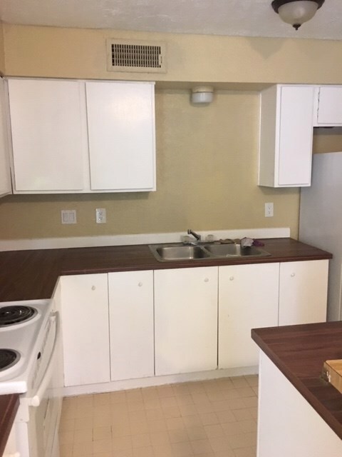 6110 W Mount Houston Rd unit B, Houston, TX 77088 - photo 3